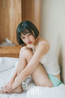 美女脱裤子让男生摸屁屁